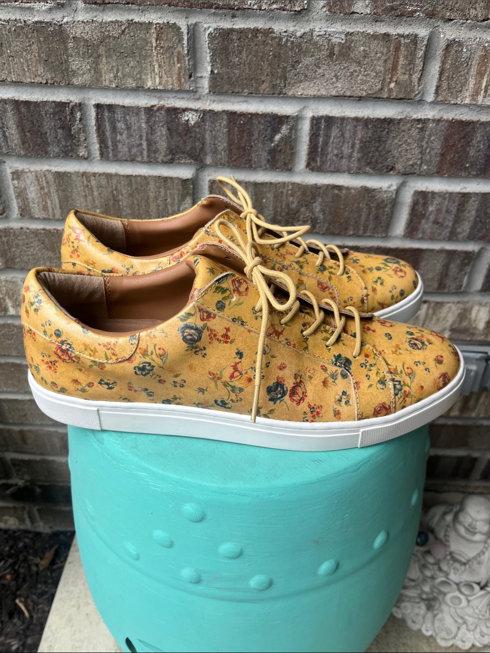 Patricia Nash leather Uma Sneaker
Fleur de Jardin